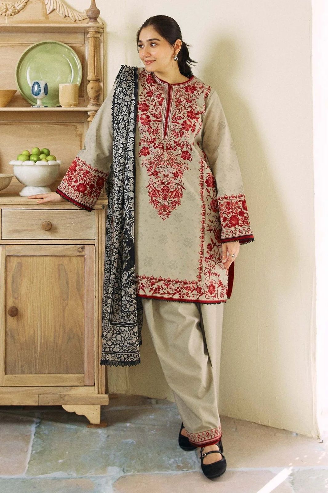 embroidered lawn 3pc