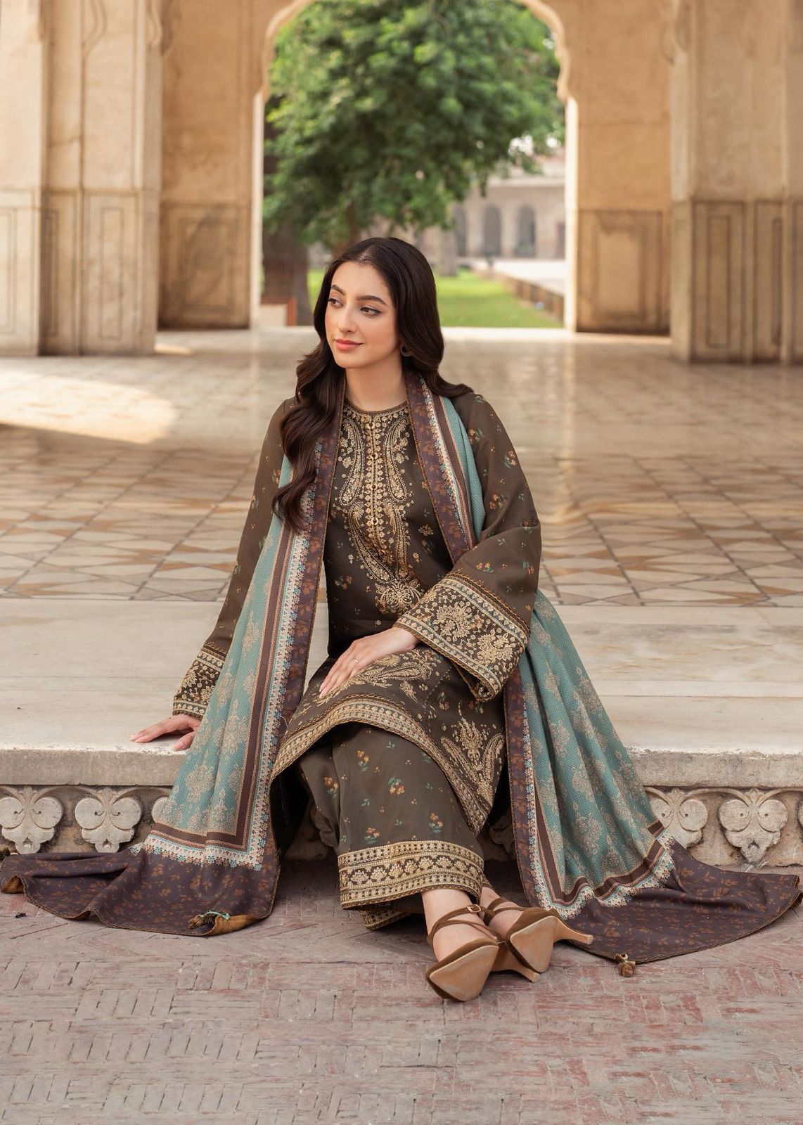 embroidered lawn 3pc